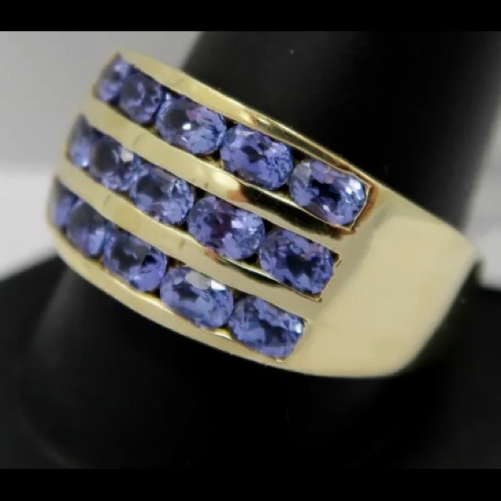 ••Stunning! Solid 14k Yellow Gold Tanzanite Ring••